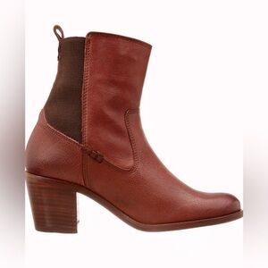 $349 Frye Janis Gore Short Brown Cognac Stretchy Pull On Short Heeled Ankle Boot
